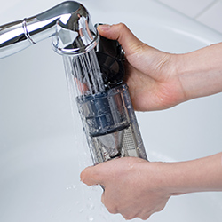 ダストカップやフィルターも水洗いができるから、いつも掃除機を清潔に保てます。